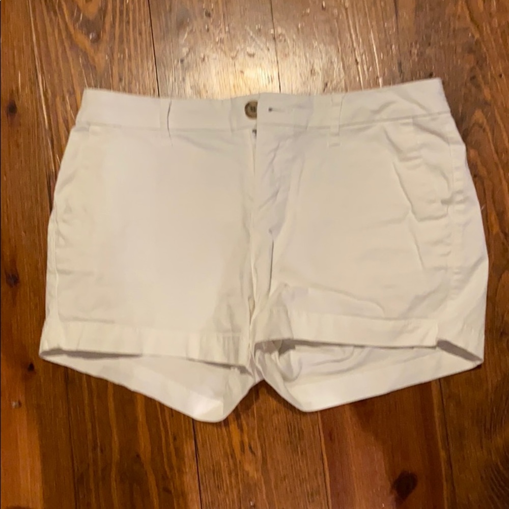 Old Navy white 3” women’s shorts